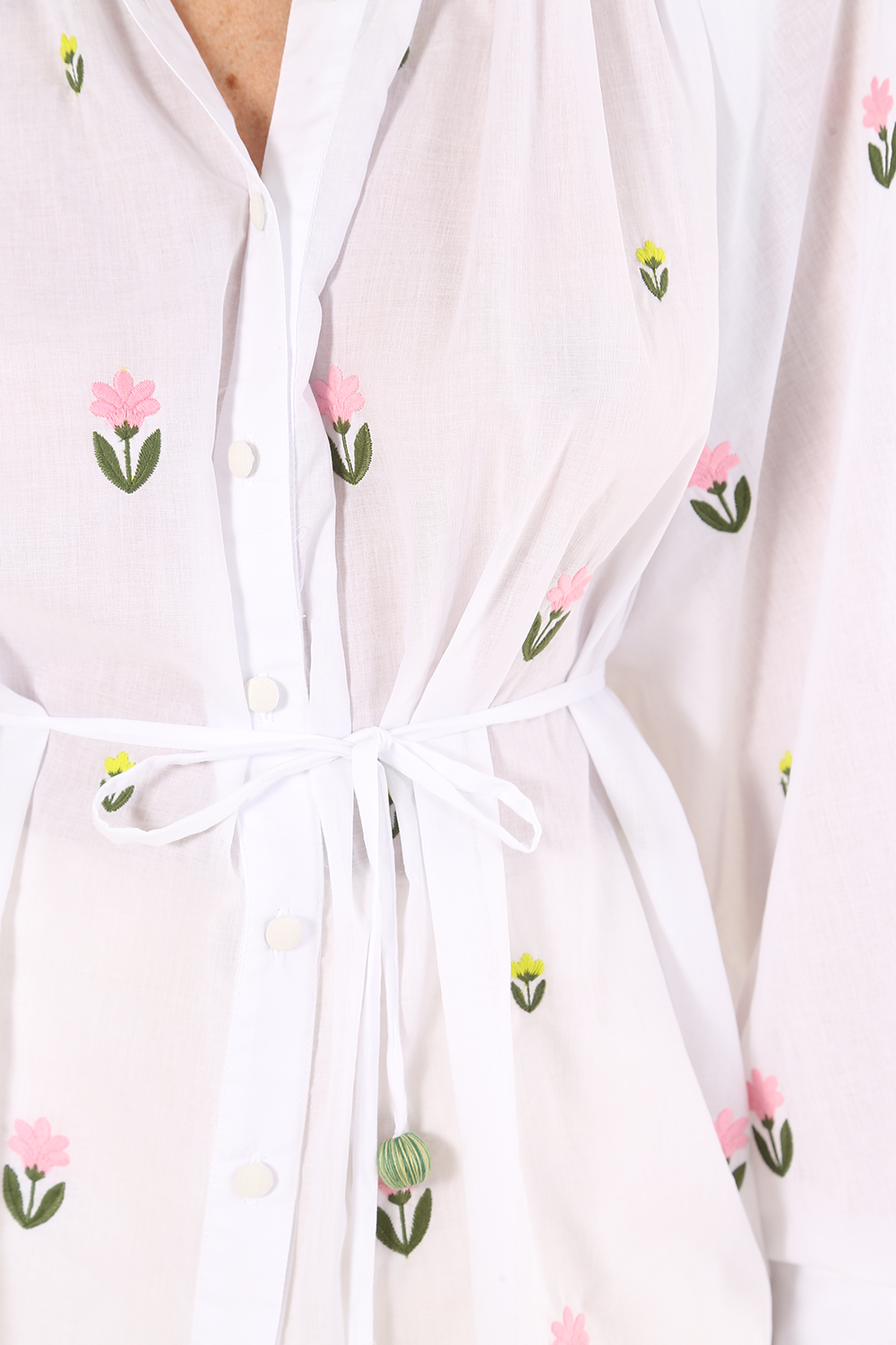 EMBROIDERED SHIRT LEAFY FLOWERS ALLMOST VINTAGE