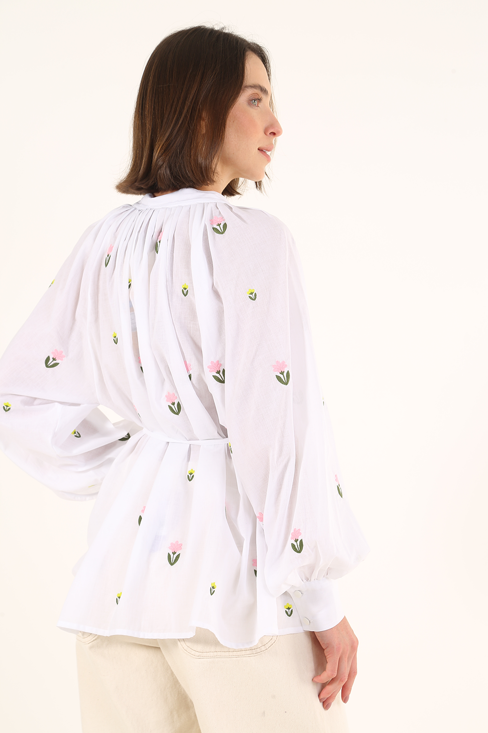 EMBROIDERED SHIRT LEAFY FLOWERS ALLMOST VINTAGE