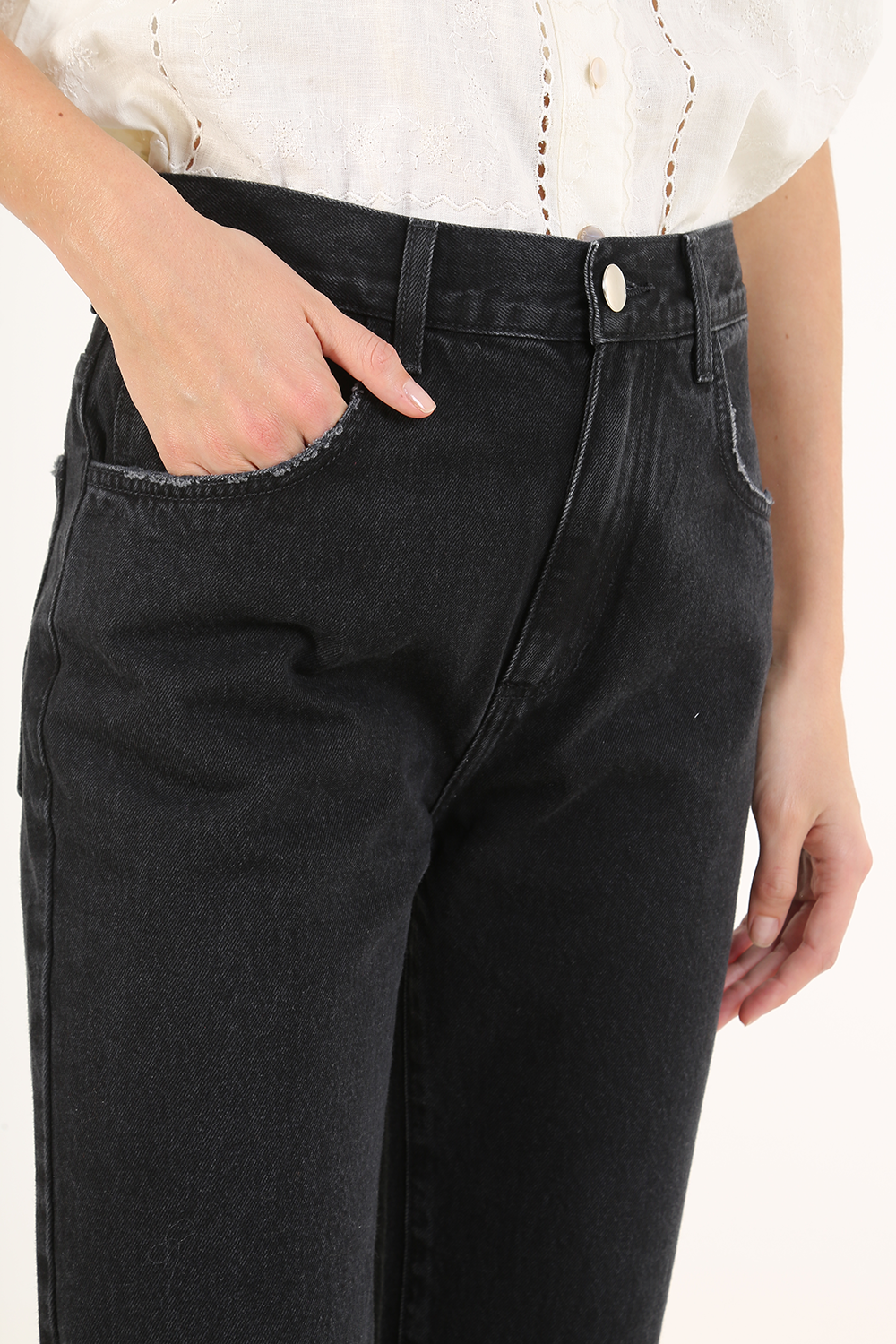 VIC STRAIGHT JEANS