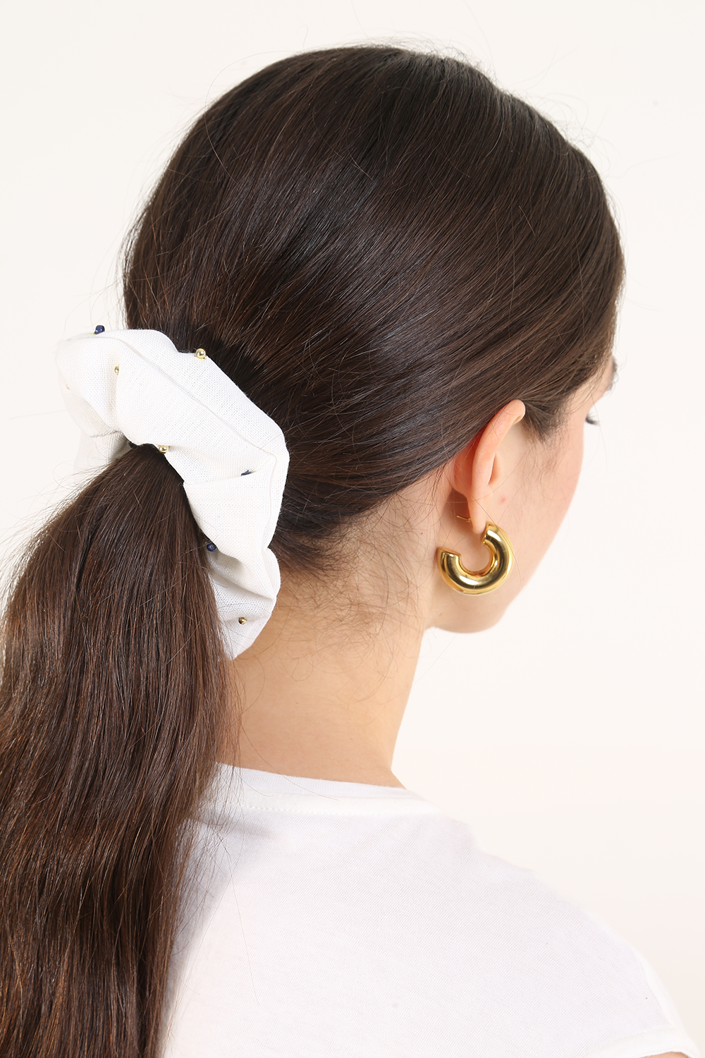 SCRUNCHIE TAMIRES OFF WHITE NUÓ + GALLERIST